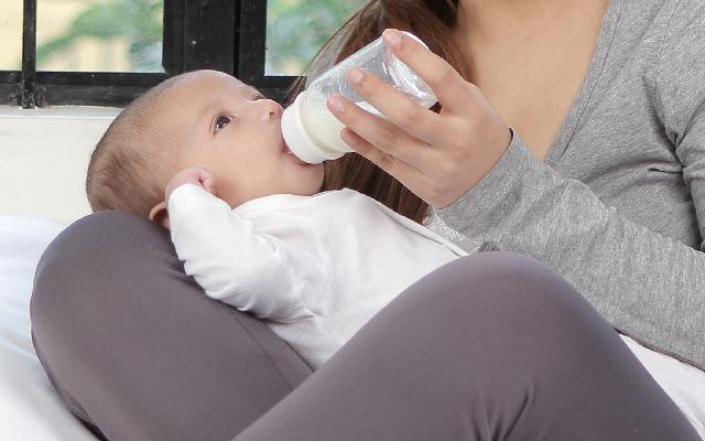 気付きにくい赤ちゃんの脱水。水分はどのくらい与えれば良い？ 