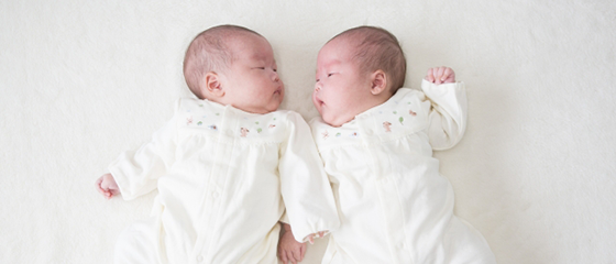 胚盤胞だと一卵性双生児が生まれる確率が高い？